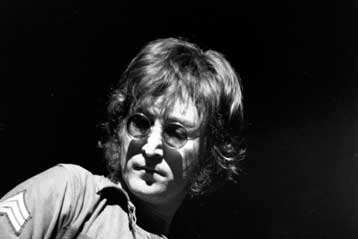 Μνημείο για τα 67α γενέθλια του Τζον Λένον εγκαινιάζει η Γιόκο Όνο στην Ισλανδία