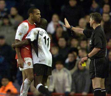 Πείραμα με τη χρήση τριών διαιτητών από τη FIFA