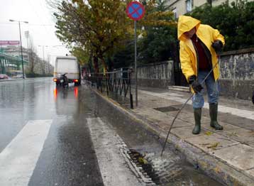 «Καμπανάκι» από τον Ν.Κακλαμάνη για τα ακαθάριστα φρεάτια στην Αθήνα