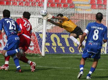 Ίδρωσε πολύ για να περάσει ο Ατρόμητος από τον Ολυμπιακό Βόλου
