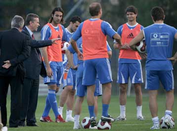 Επίσκεψη Ιωαννίδη στους διεθνείς, ο Γκέκας το μόνο πρόβλημα του Ρεχάγκελ