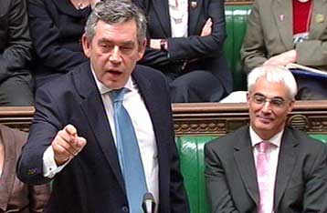 Εμπαιγμοί και ειρωνίες για τη «στροφή» Μπράουν για πρόωρες κάλπες στη Βρετανία