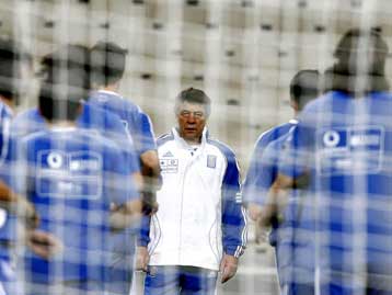 Να μην υποτιμηθεί η Βοσνία, ζήτησε ο Ρεχάγκελ-Κανονικά προπονήθηκε ο Γκέκας