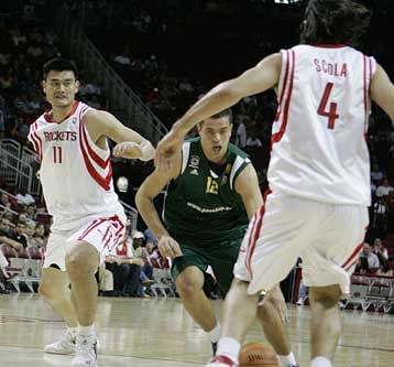 Αμαχητί παραδόθηκε ο Παναθηναϊκός στους Ρόκετς και συνετρίβη με 107-70