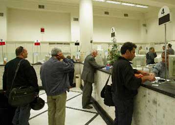 Την κατάργηση τεσσάρων καταχρηστικών όρων στις συναλλαγές ζητούν από τις τράπεζες