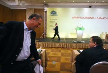 Αιχμηρός από την Εύβοια ο Ευ.Βενιζέλος, ενωτικός από την Πάτρα ο Κ.Σκανδαλίδης