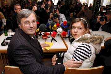 Ζητά όλη την οικογένειά της πίσω η 15χρονη στην Αυστρία