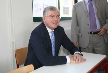 Κόντρα και για το βιβλίο βιολογίας της Γ γυμνασίου στη Βουλή