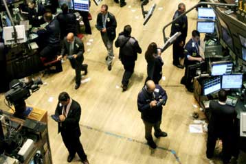 Ανοδος στη Γουόλ Στριτ, μεικτές τάσεις στα ευρωπαϊκά χρηματιστήρια την Παρασκευή