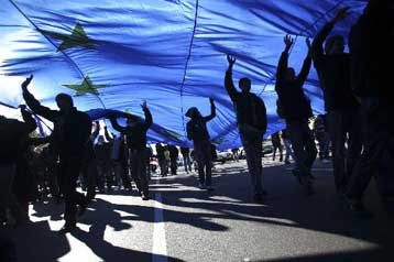 Μαζική φιλο-ευρωπαϊκή διαδήλωση στη Λευκορωσία με σπάνια ανοχή Λουκασένκο
