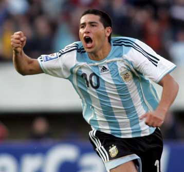 «Πεντάρα» της Ουρουγουάης, νίκη της Αργεντινής, «βολίδα» του Ρέι στον Ισημερινό