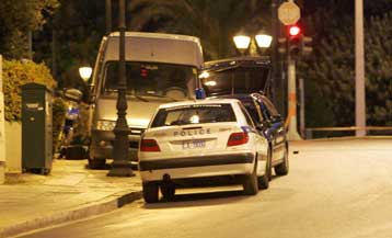 Σύλληψη μέλους σπείρας εκβιαστών καταστημάτων