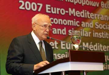 Ελάχιστο εγγυημένο εισόδημα και αξιοπρεπείς συντάξεις για όλους ζητά ο κ. Παπούλιας