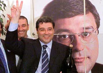 Πιθανή ποινή κάθειρξης για σχέσεις με τη Μαφία αντιμετωπίζει ο κυβερνήτης της Σικελίας