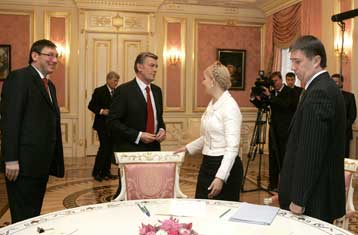 Συμφωνία για σχηματισμό κυβέρνησης στην Ουκρανία υπέγραψαν τα φιλοδυτικά κόμματα