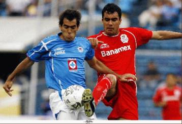 Ο Ντελγκάδο ανανέωσε το συμβόλαιό του με την Κρουζ Αζούλ