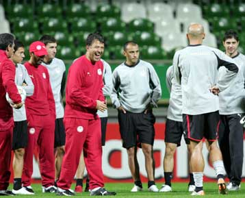 Καλές οι μεταγραφές αλλά προέχει ο Πανιώνιος, προειδοποίησε ο Λεμονής τους παίκτες του