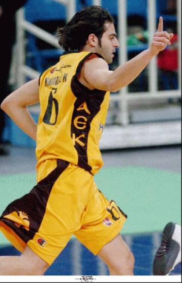 Ο Πρόδρομος Νικολαΐδης υπέγραψε στο Αιγάλεω, που συζητά και με Πούποβιτς