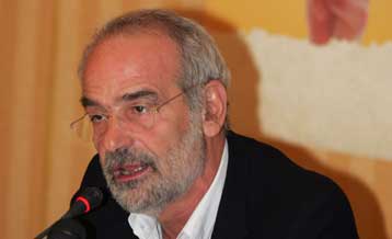 Δημοψήφισμα για τη Συνταγματική Συνθήκη της ΕΕ ζητά ο Αλ.Αλαβάνος