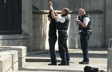 Νέες συλλήψεις στη Βρετανία με βάση τον αντιτρομοκρατικό νόμο