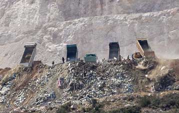 Κίνδυνος για τους κατοίκους στο Μαρκόπουλο από τη λειτουργία των λατομείων