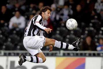 Το 2010 και στη Γιουβέντους κλείνει την καριέρα του ο Ντελ Πιέρο