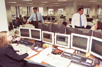 Η Ελλάδα «εξάγει» περισσότερες επενδύσεις ενώ «διώχνει» τους ξένους επενδυτές