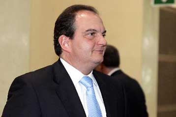 Για τη σύνοδο της ΕΕ με άξονα τη νέα Συνθήκη αναχωρεί την Πέμπτη ο Κ.Καραμανλής