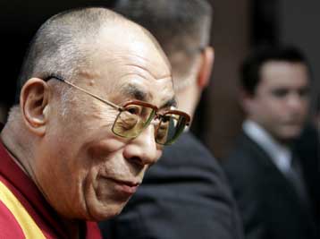 Σε συνομιλίες με τον Δαλάι Λάμα προτρέπει το Πεκίνο η Ουάσινγκτον