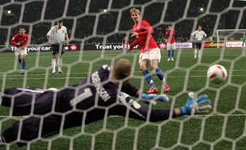 Η «αρκούδα» έφαγε τα «λιοντάρια», προκρίθηκαν Ρουμανία και Τσεχία