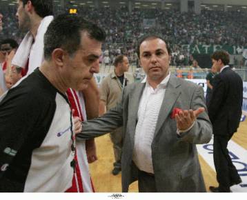 Κατά του κανονισμού για τα υβριστικά συνθήματα οι ομάδες της Α1