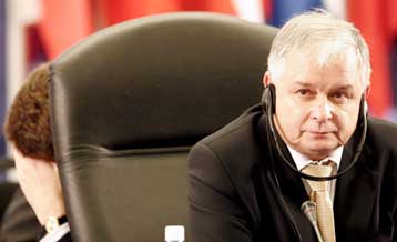 Με μπλόκο στη Μεταρρυθμιστική Συνθήκη απειλεί η Πολωνία