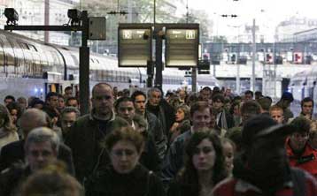 «Παρέλυσε» η Γαλλία από την απεργία κόντρα στην εργασιακή μεταρρύθμιση