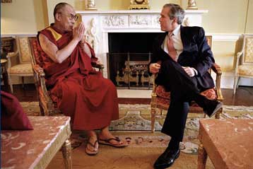 Την αντίδραση της Κίνας προκάλεσε η βράβευση του Δαλάι Λάμα από το Κογκρέσο