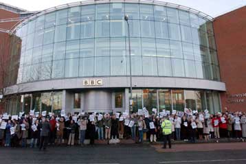 Αναδιοργάνωση με μαζικές απολύσεις ανακοίνωσε η διεύθυνση του BBC