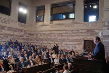 Προβληματίζει την κυβέρνηση το αντάρτικο βουλευτών της ΝΔ