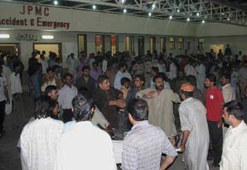 Πάνω από 130 νεκροί στη βομβιστική επίθεση κατά της Μπεναζίρ Μπούτο στο Πακιστάν