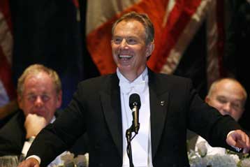 Το Ιράν στηρίζει την τρομοκρατία, δηλώνει ο Τόνι Μπλερ