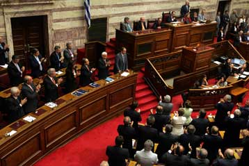 Οι βουλευτές δεν είναι μεραρχία, λέει η Ντόρα Μπακογιάννη