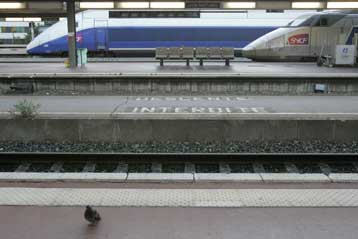 Υποχωρεί σταδικά το απεργιακό κίνημα στη Γαλλία αλλά τα προβλήματα επιμένουν