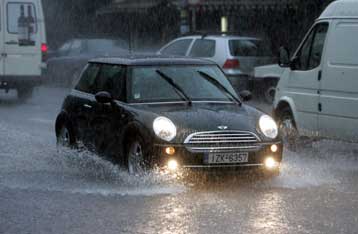 Προβλήματα από τις έντονες βροχοπτώσεις, αναμένεται επιδείνωση του καιρού