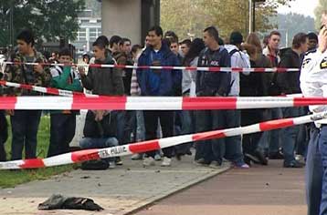 Βία «φουντώνει» σε συνοικία μεταναστών στο Αμστερνταμ