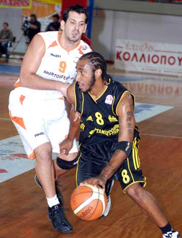 Δυσκολεύτηκαν οι «αιώνιοι», Αρης και Πανελλήνιος νίκησαν σε Πάτρα και Μαρούσι