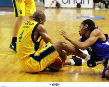 Ο Πανελλήνιος με 75-65 νίκησε Μαρούσι και την παράδοση