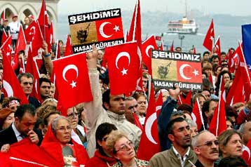 Πολεμικές ιαχές στην Τουρκία αυξάνουν την πίεση για εισβολή στο Βόρειο Ιράκ