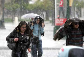 Έντονα καιρικά φαινόμενα και την Τρίτη, σταδιακή βελτίωση από την Τετάρτη