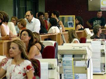 Στη Βουλή το νομοσχέδιο για αυξήσεις σε δικαστές, εκπαιδευτικούς και δημοσίους υπαλλήλους