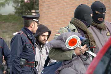 Ύποπτοι για τις επιστολές-«βόμβα» προς αξιωματούχους της ΕΕ συνελήφθησαν στην Ιταλία