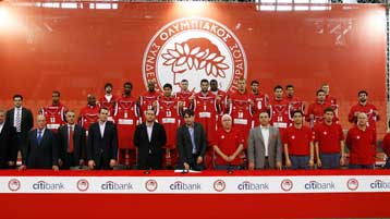 Κακό του κεφαλιού του για όποιον δεν ήρθε στον Ολυμπιακό, είπε ο Π. Αγγελόπουλος