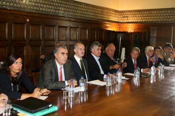 Ενωμένο και με ξέκαθαρο πολιτικό λόγο το ΠΑΣΟΚ στις 12/11 τονίζει ο Γ.Παπανδρέου